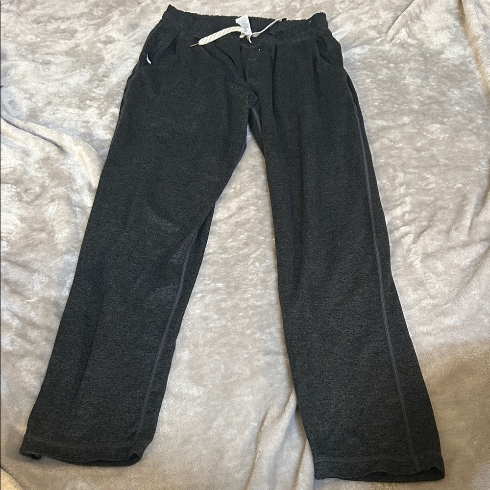 Vuori men’s Ponto performance pant in charcoal heather